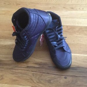 vans Shoes - Quilted dress blue size 8.5wm 7men new vans vans Shoes - Quilted dress blue size 8.5wm 7men new vans
